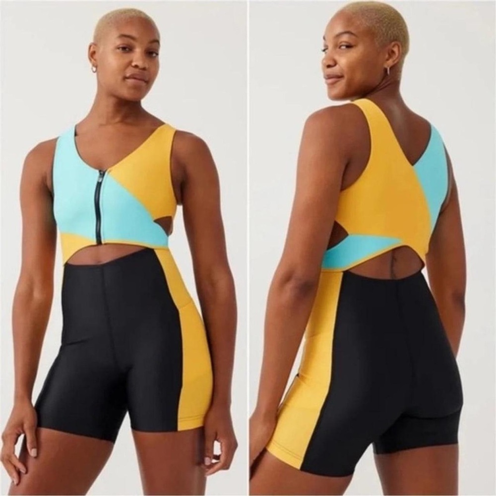 NWOT Outdoor Voices Cutout Bodysuit in
Capri/Mango/Black medium